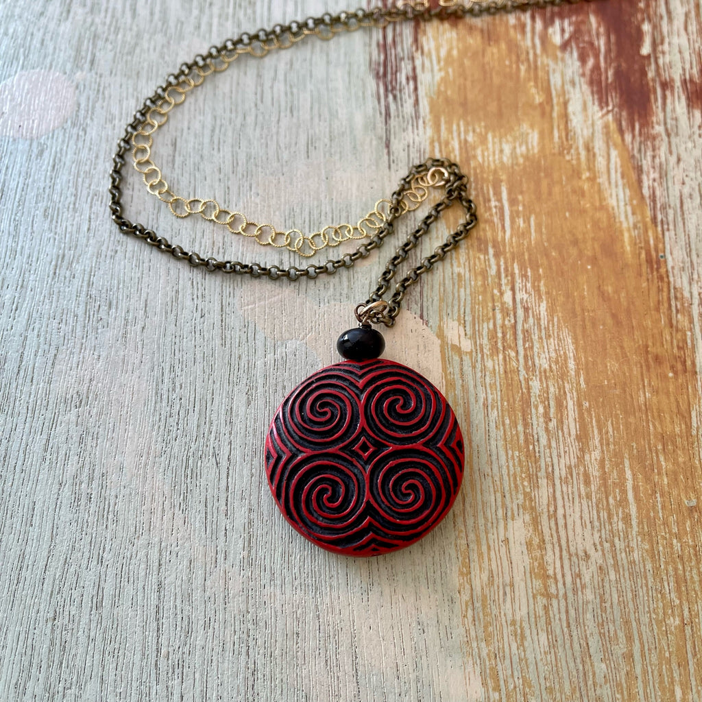 Red and Black Disk on Chains